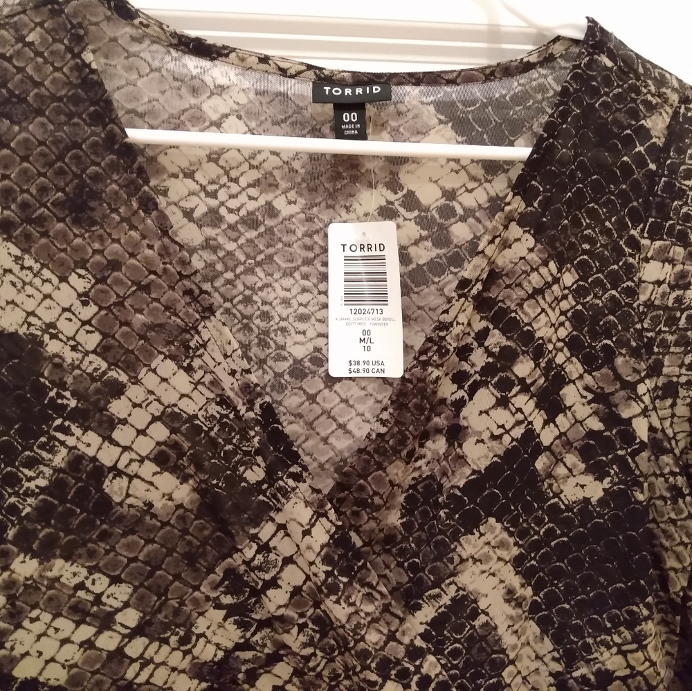 NWT Torrid Snakeskin Surplus Top, Size 00